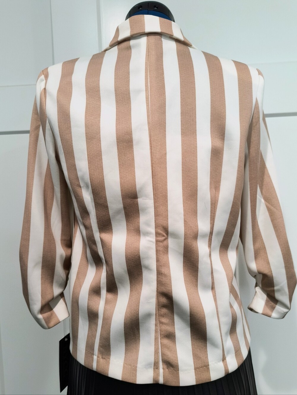 NWT NYCC Tan and White Striped Single-Button Blazer - Picture 4 of 5